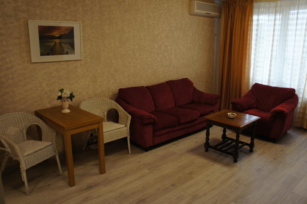 Agentia H Accommodation Bukarest Eksteriør billede